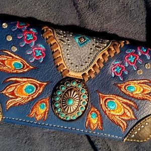 Full-sized zipper wallet/wristlet